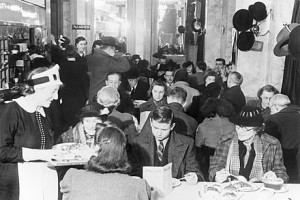 440px-Customers_enjoying_afternoon_tea_at_Lyon's_Corner_House_on_Coventry_Street,_London,_1942._D6573