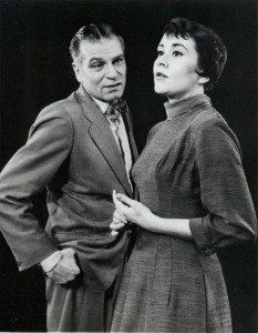 Laurence_Olivier_with_Joan_Plowright_1960
